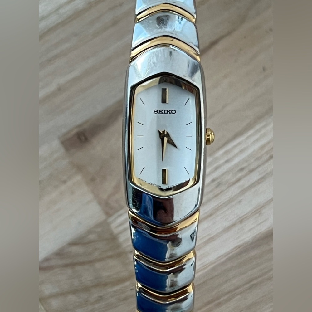 Seiko Rare Vintage Ladies Watch Curved Crystal White Dial Two-Tone Bracelet - Picture 4 of 15